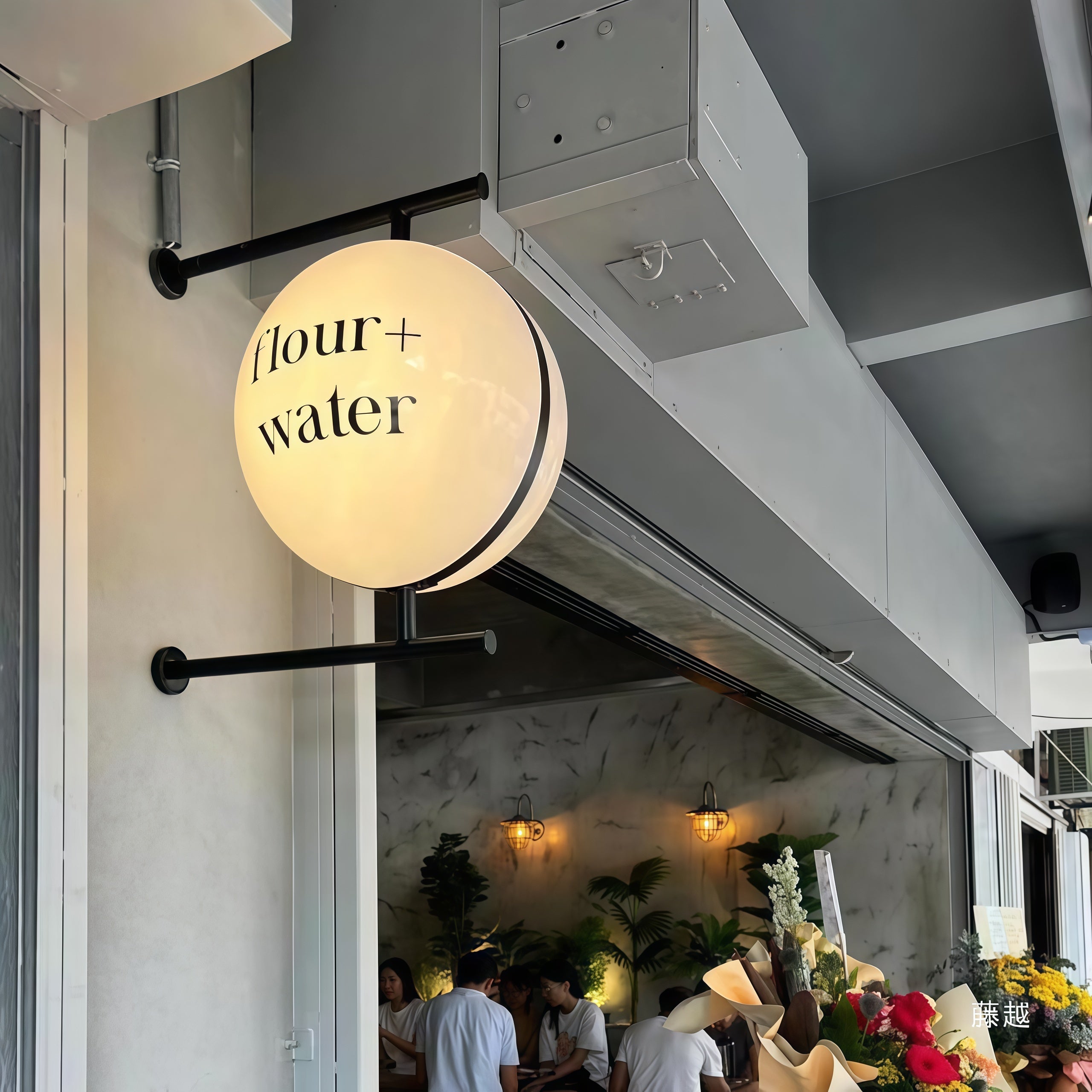 5 Creative Uses for Round Acrylic LED Light Box Signs